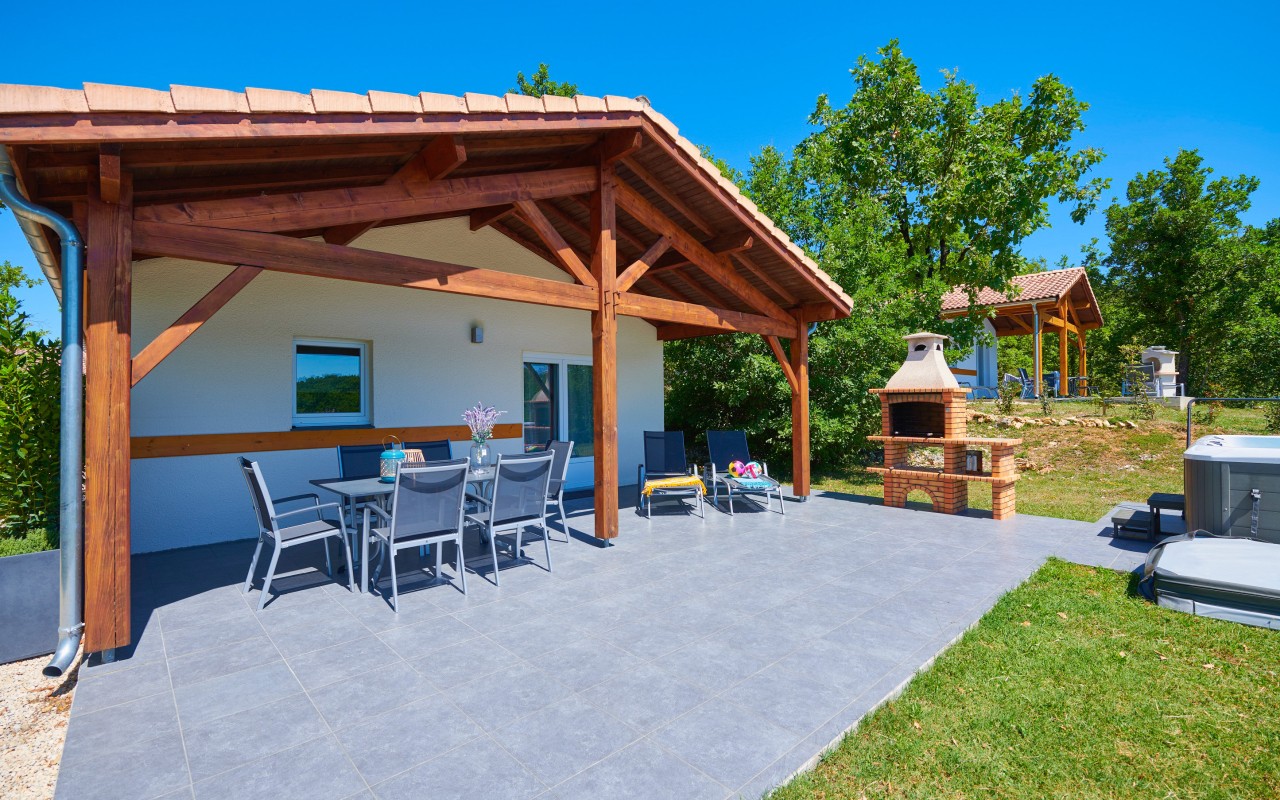 libelle+bubbelbad+4+village+des+cigales+mauroux+frankrijk+dordogne+vakantiepark+zwembad+jacuzzi