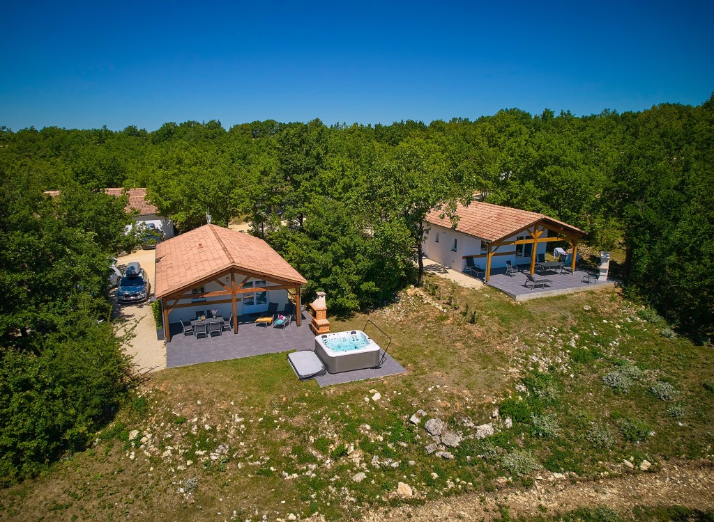 vakantiepark+16+village+des+cigales+mauroux+frankrijk+dordogne+lot+luxe+vakantiehuis+zwembad+restaurant