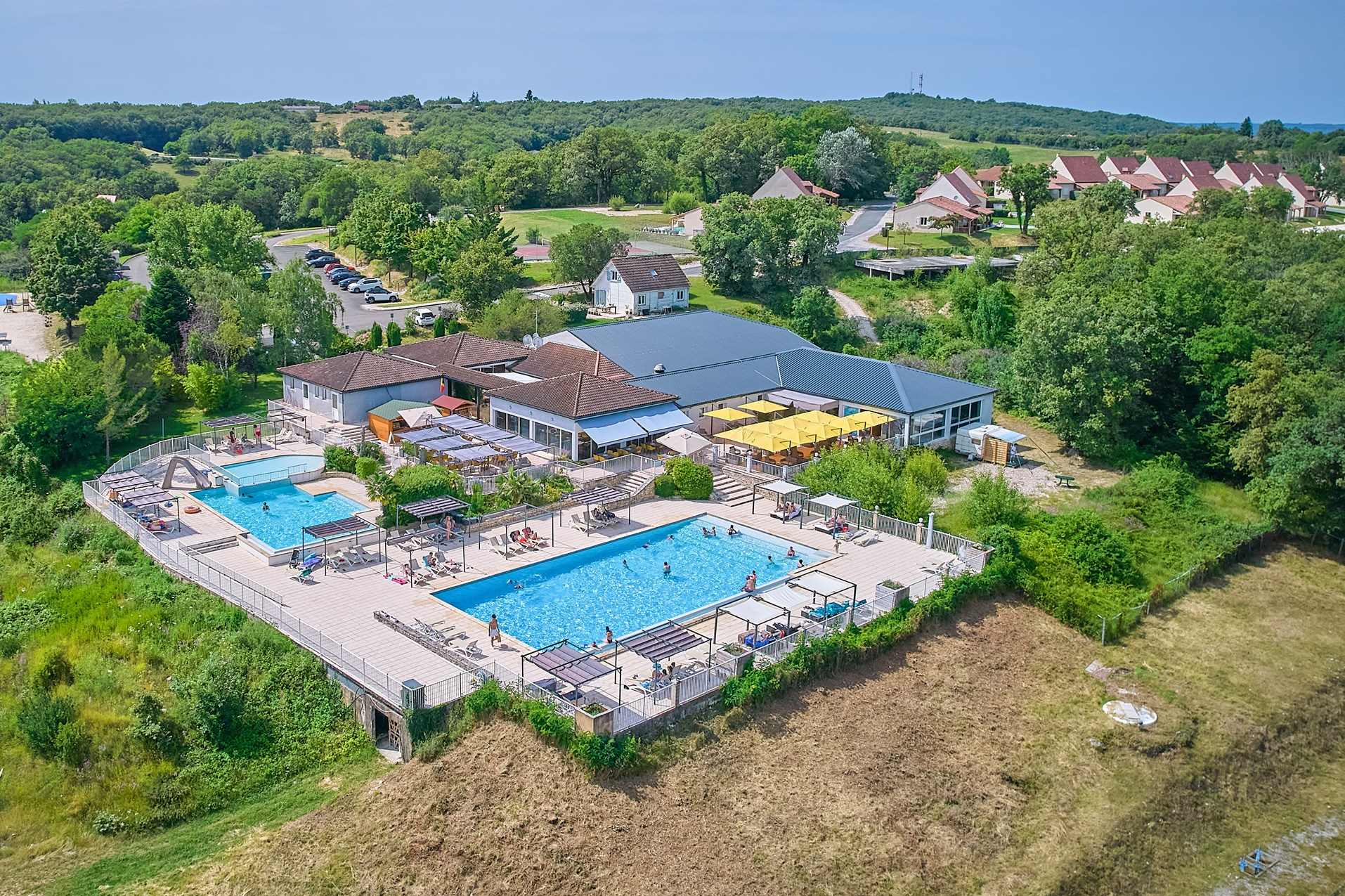 Lanzac vakantiepark 41b Frankrijk Dordogne Lot vakantiehuis luxe zwembad animatie restaurant